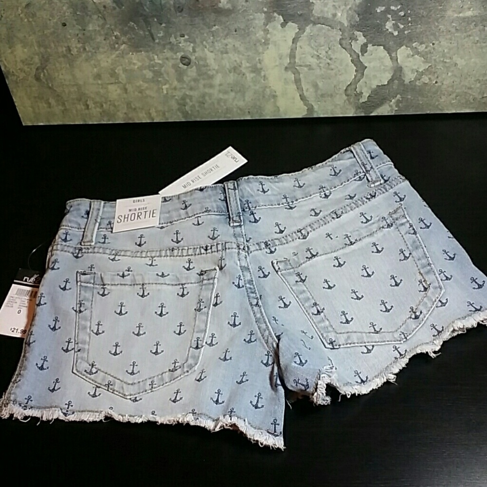 Mid Rise Shorts - Picture 3 of 5